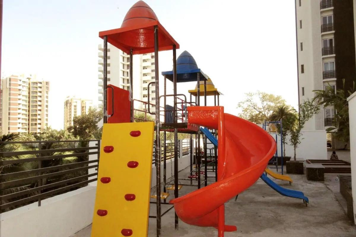 7 Seasons Palm Suite With Sky Orbit, Balcony, Swimming Pool, Wifi, Playground Rajkot Εξωτερικό φωτογραφία