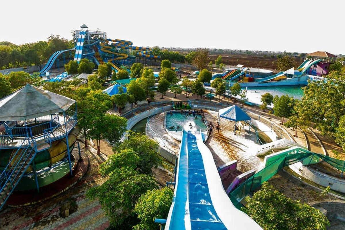7 Seasons Palm Suite With Sky Orbit, Balcony, Swimming Pool, Wifi, Playground Rajkot Εξωτερικό φωτογραφία