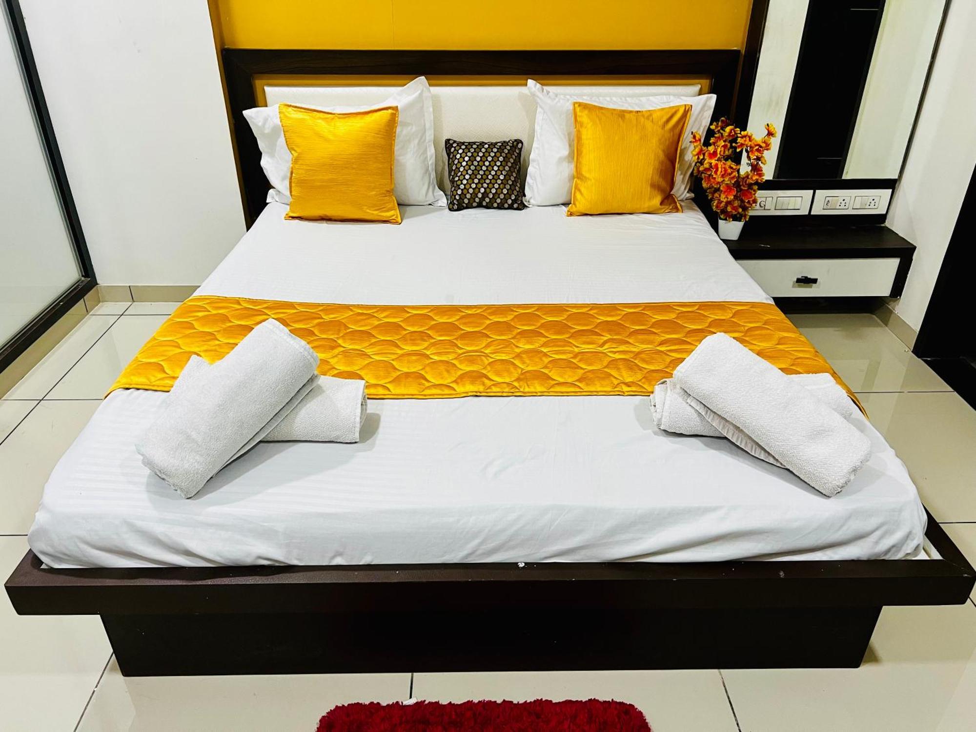 7 Seasons Palm Suite With Sky Orbit, Balcony, Swimming Pool, Wifi, Playground Rajkot Εξωτερικό φωτογραφία